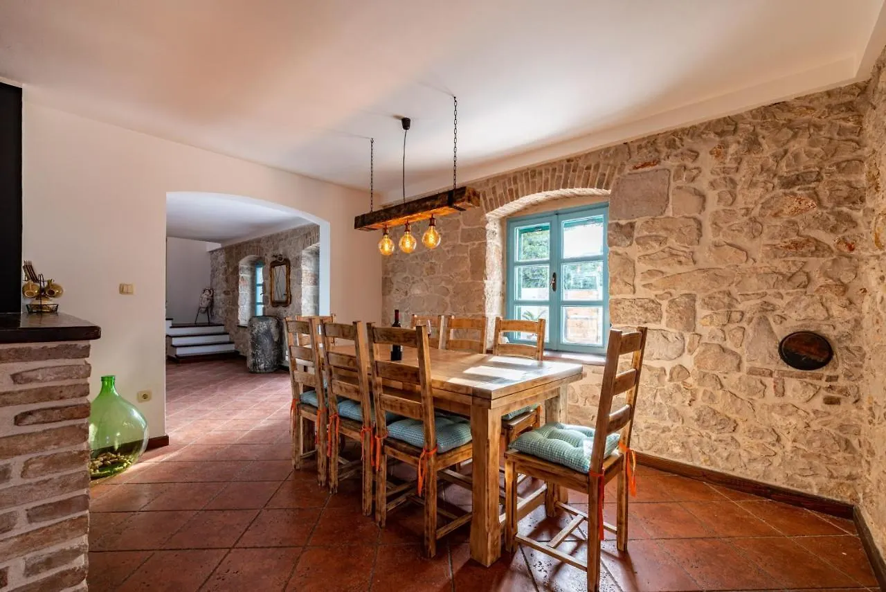 Hidden Gem Holiday Home With Pool Zadar