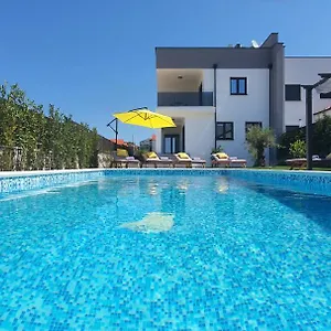 Andrija Villa