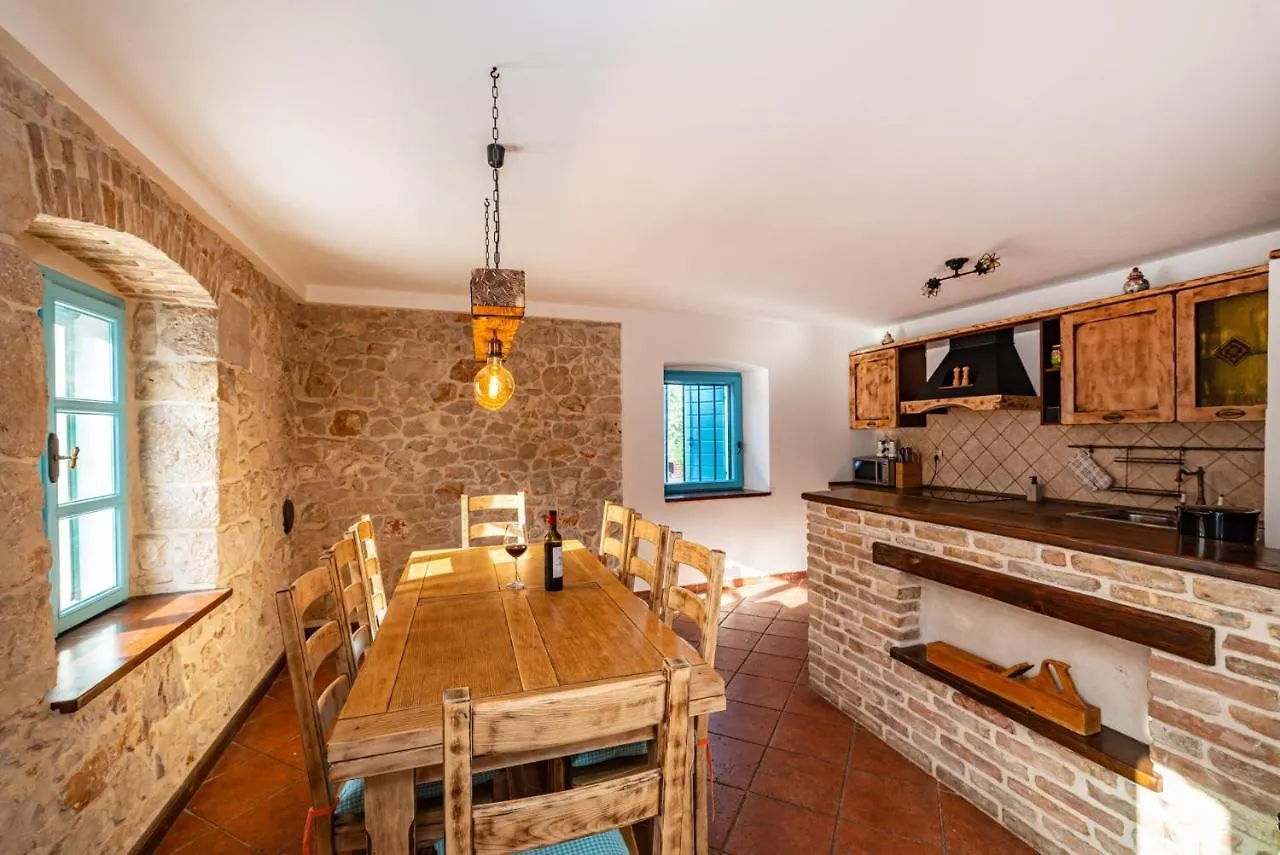 Hidden Gem Holiday Home With Pool Zadar